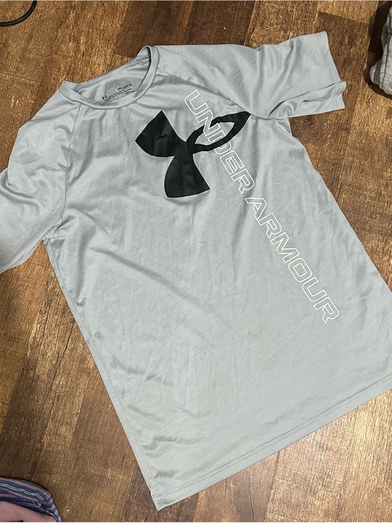Under Armour Other - Under Armour Light Gray Short Sleeve Tee with Black Logo